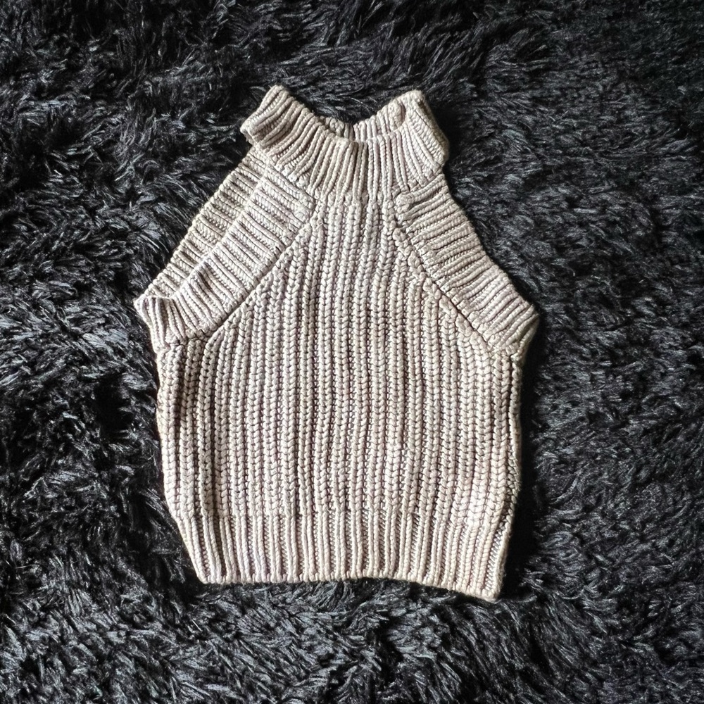 Bebe 2B Knit Sleeveless Crop Top •  Light Warm Gray